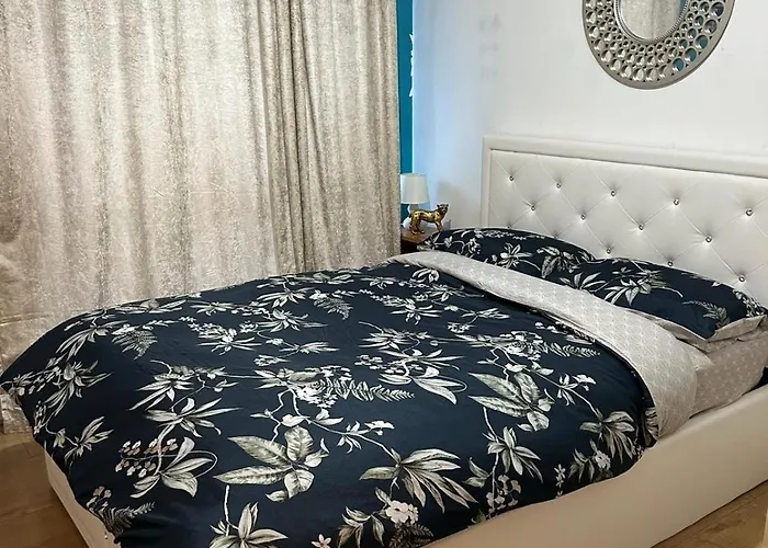 Beautiful 1 Bedroom Ground Floor With Shared Bathroom