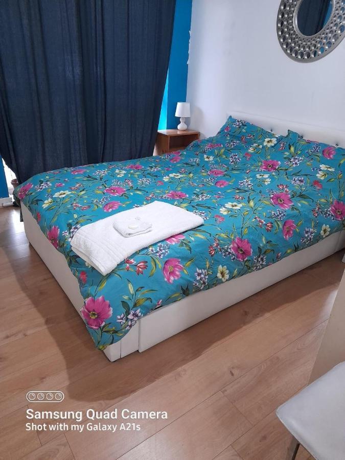 Beautiful 1 Bedroom Ground Floor With Shared Bathroom Апартаменты *