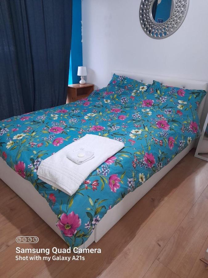 Апартаменты Beautiful 1 Bedroom Ground Floor With Shared Bathroom